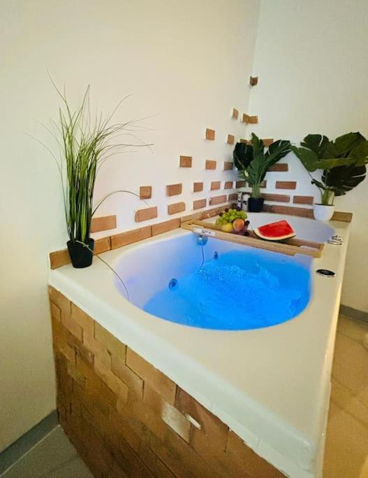 מרסיי Studio Love Jacuzzi מראה חיצוני תמונה