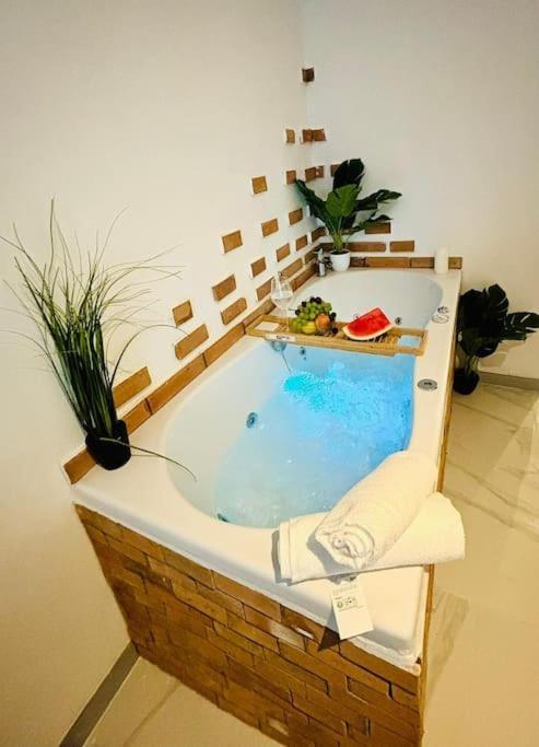 מרסיי Studio Love Jacuzzi מראה חיצוני תמונה