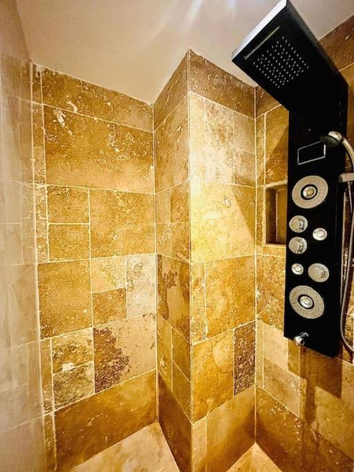 מרסיי Studio Love Jacuzzi מראה חיצוני תמונה